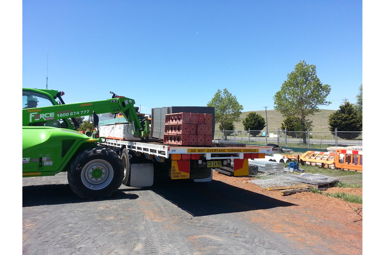Foto de Local Crane Trucks